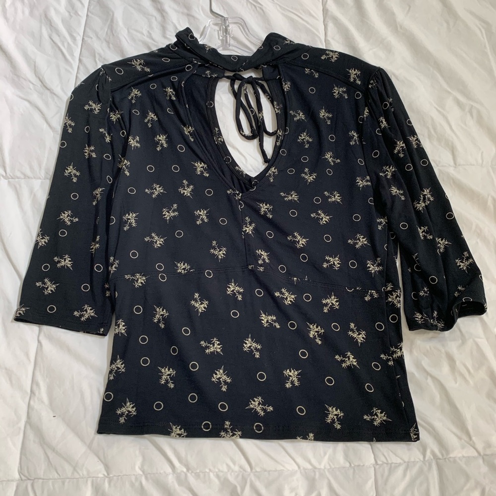 Top - Picture 2 of 2